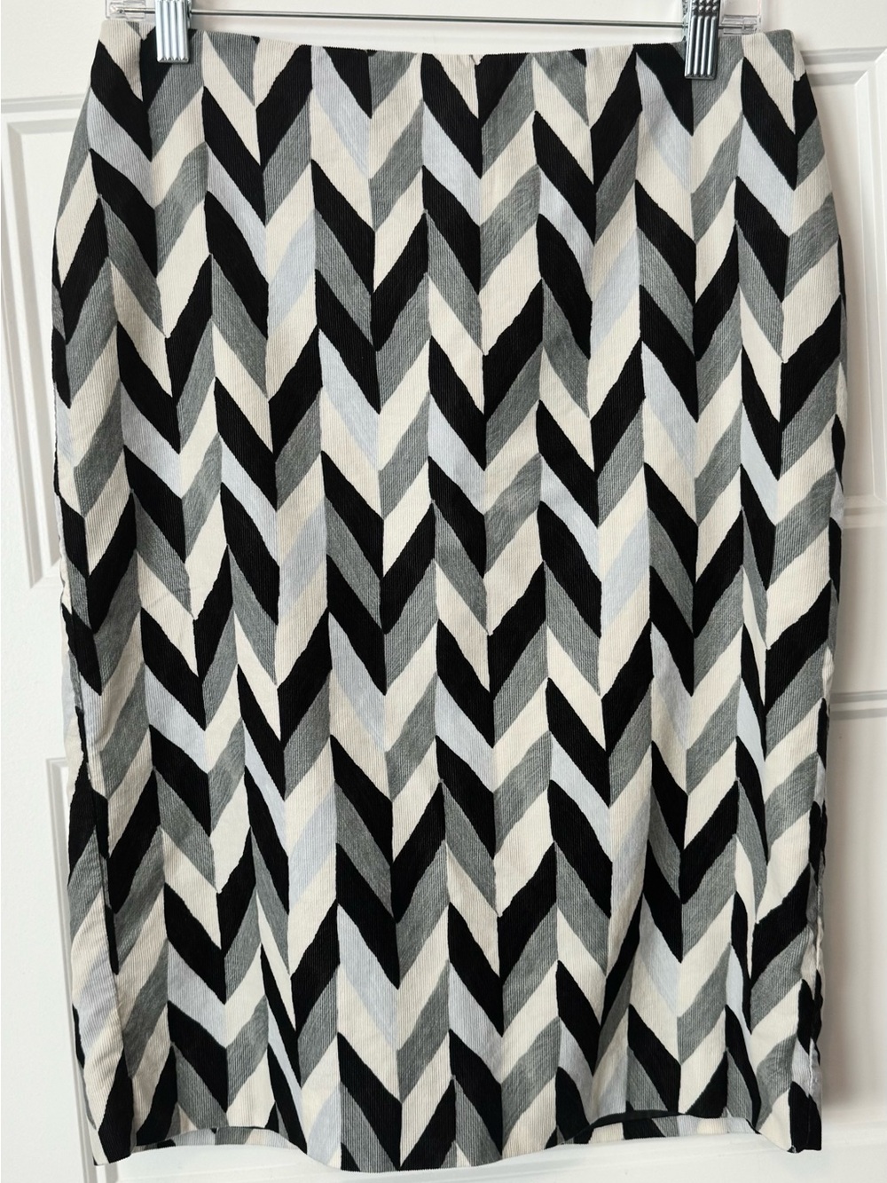 Isaac Mizrahi for Target Chevron Pencil Skirt SZ 4 Geometric Work Office Classic